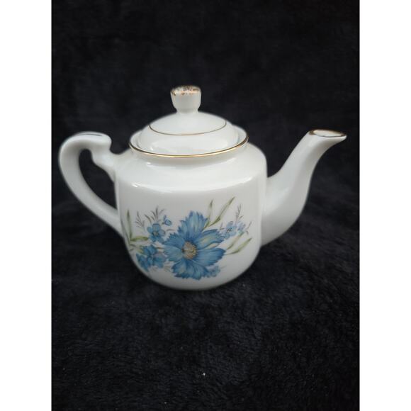 Vintage Ceramic Teapot Blue Flowers Gold Gilt Trim Cottage Style - Picture 2 of 3